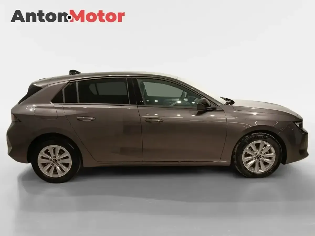 Usado Opel Astra Edition 110 CV (80 kW) 2024 Gris Utilitario
