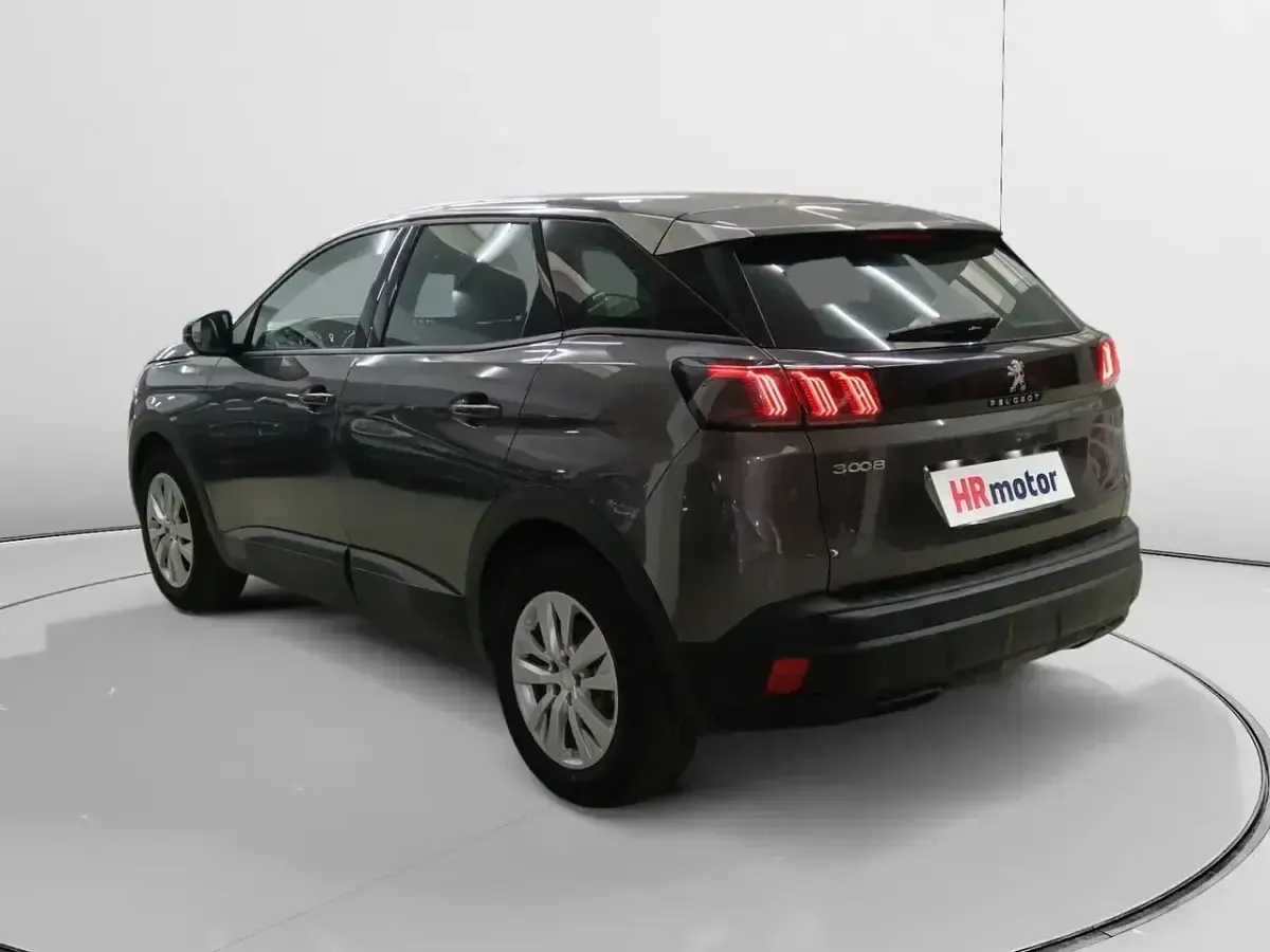 Usado Peugeot 3008 Active 131 CV (96 kW) 2022 Gris SUV