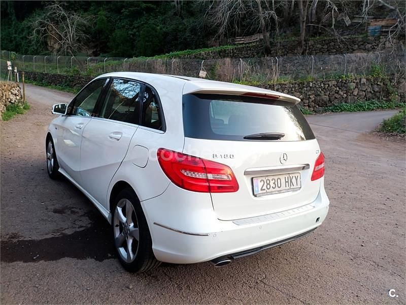 Usado Mercedes B180 109 CV (80 kW) 2012 Blanco Monovolumen