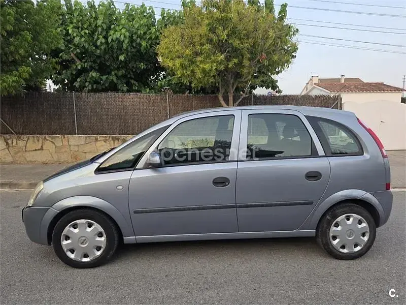 Usado Opel Meriva Enjoy 87 CV (63 kW) 2004 Gris / plata Monovolumen