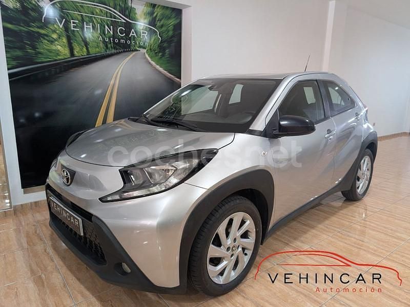 Gris / plata Usado 2022 Toyota Aygo X-play Utilitario | 11.995 € (Precio justo) - Imagen 1/4