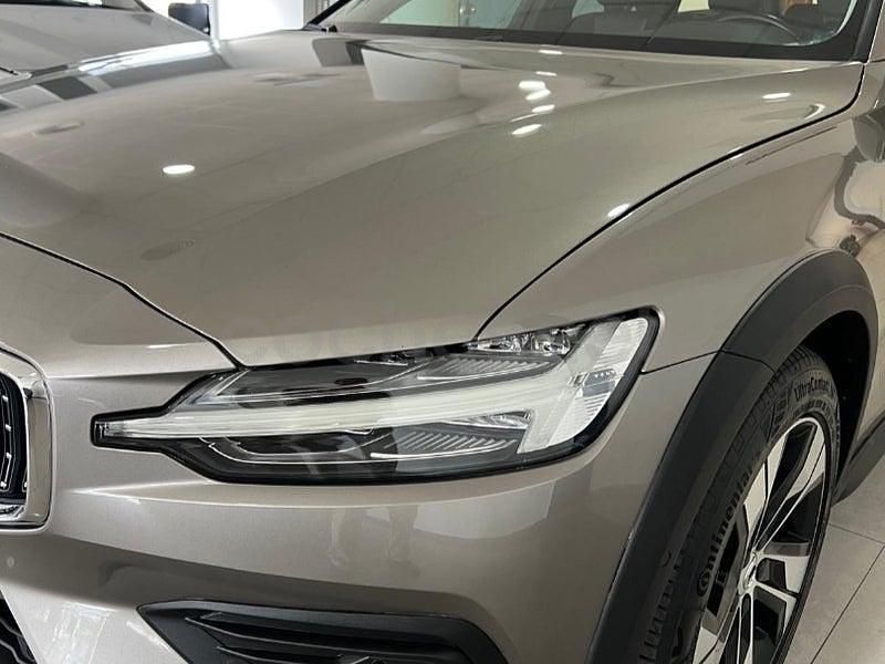 Usado Volvo V60 CC 197 CV (144 kW) 2021 Gris / plata Familiar