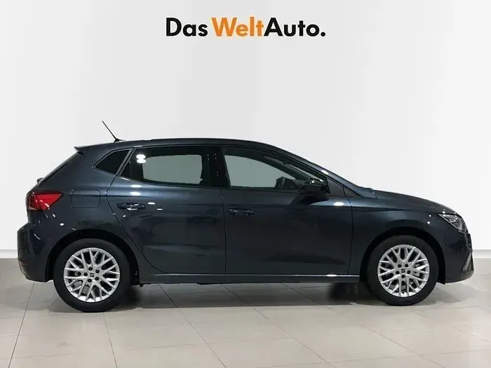Usado Seat Ibiza FR 115 CV (84 kW) 2025 Gris Utilitario