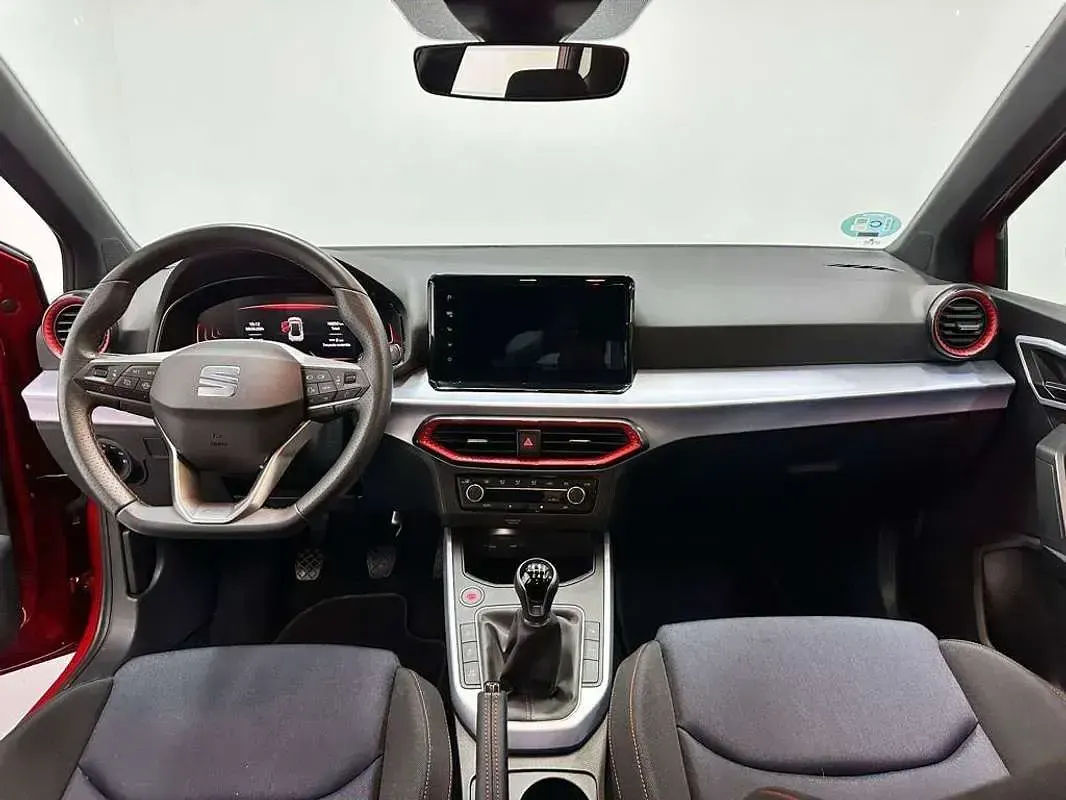 Usado Seat Arona FR 110 CV (80 kW) 2023 Rojo SUV