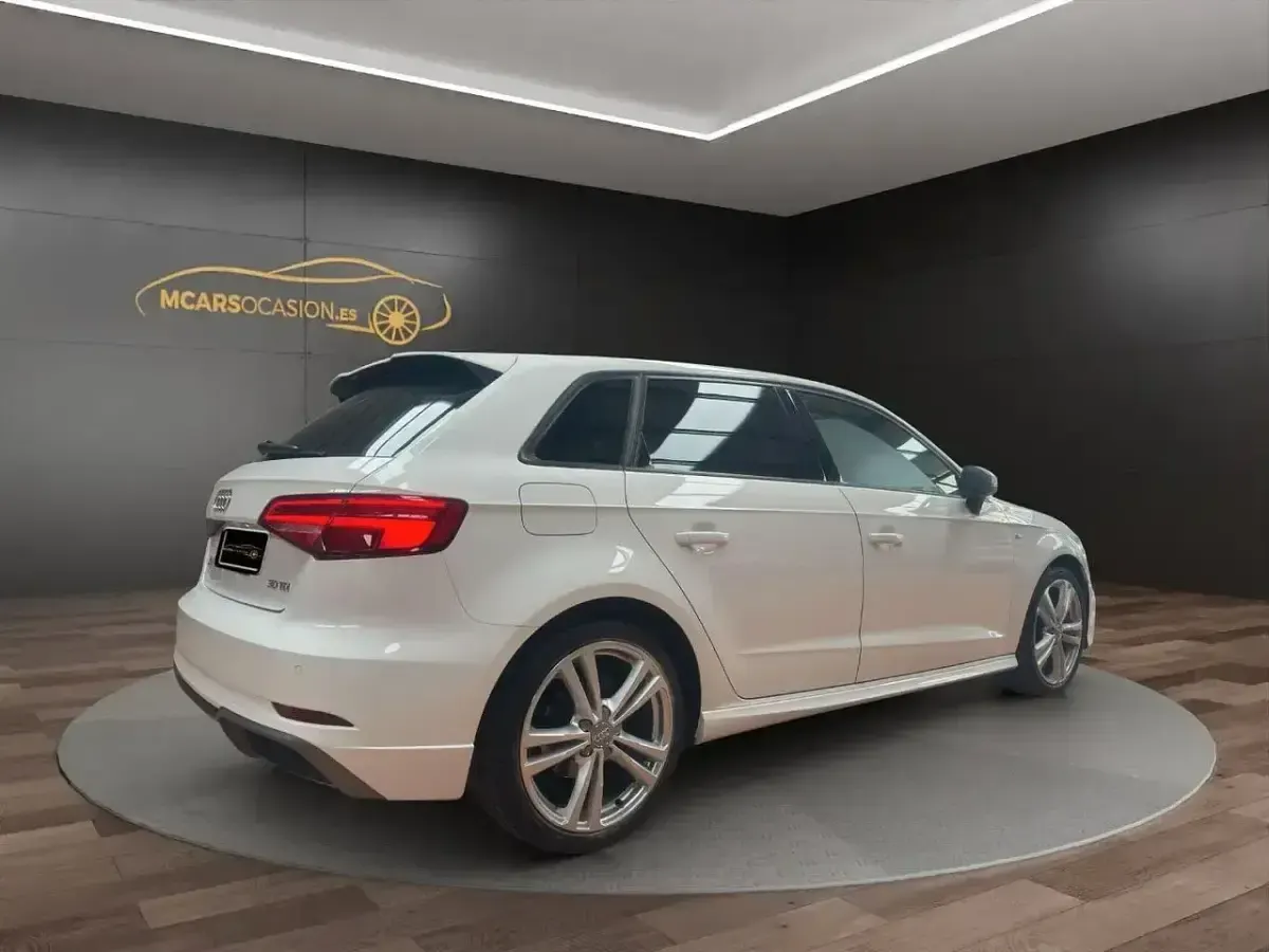Käytetty Audi A3 S-Line 116 HP (85 kW) 2019 Valkoinen Sedan