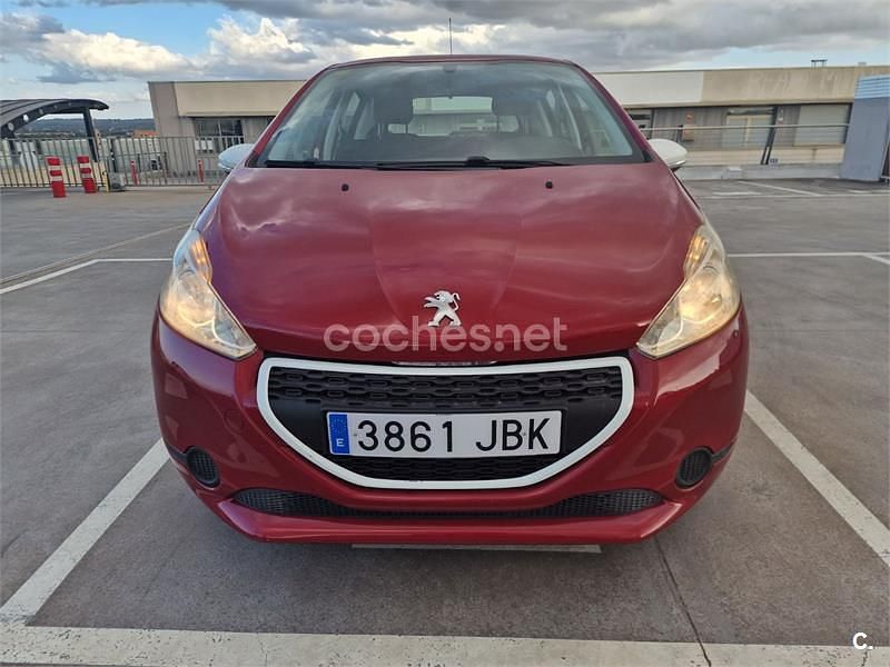 Granate Usado 2014 Peugeot 208 Utilitario | 5850 € (Buen precio) - Imagen 1/4