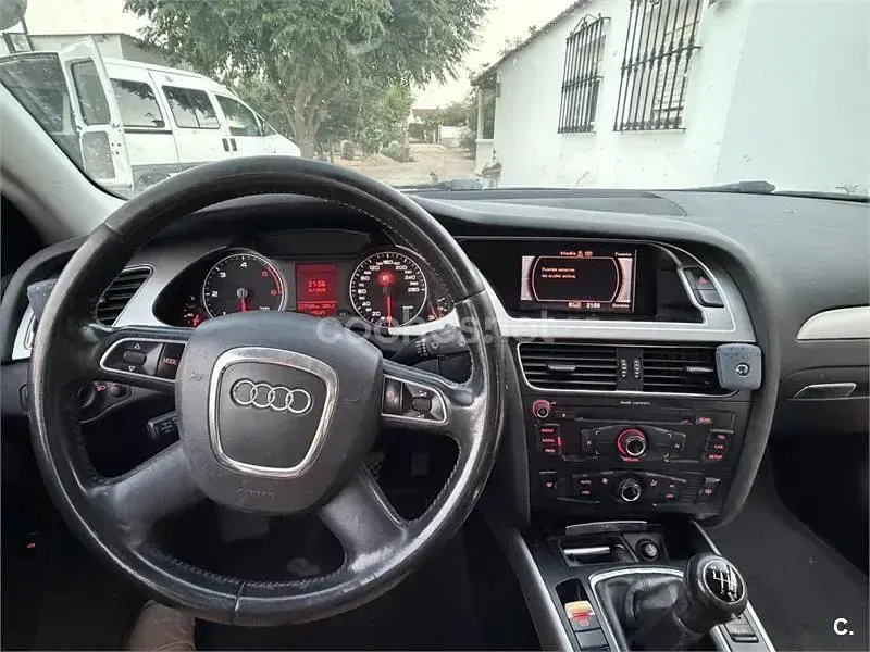 Usado Audi A4 136 CV (100 kW) 2010 Negro Familiar