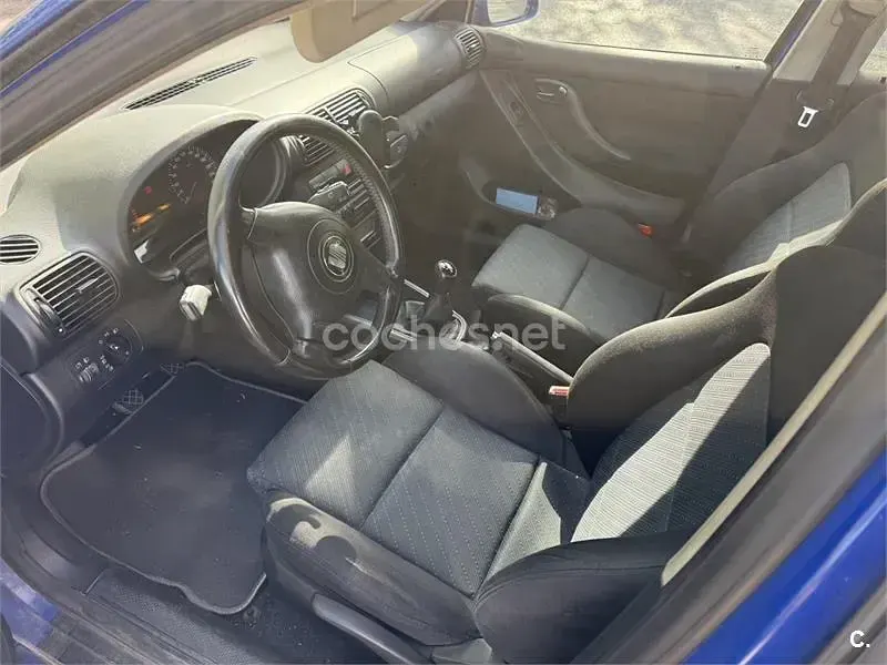 Usado Seat Leon 110 CV (80 kW) 2002 Azul Utilitario