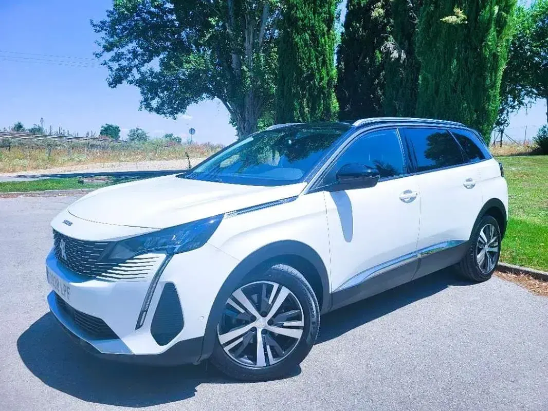 Usado Peugeot 5008 Allure 181 CV (133 kW) 2021 Blanco SUV