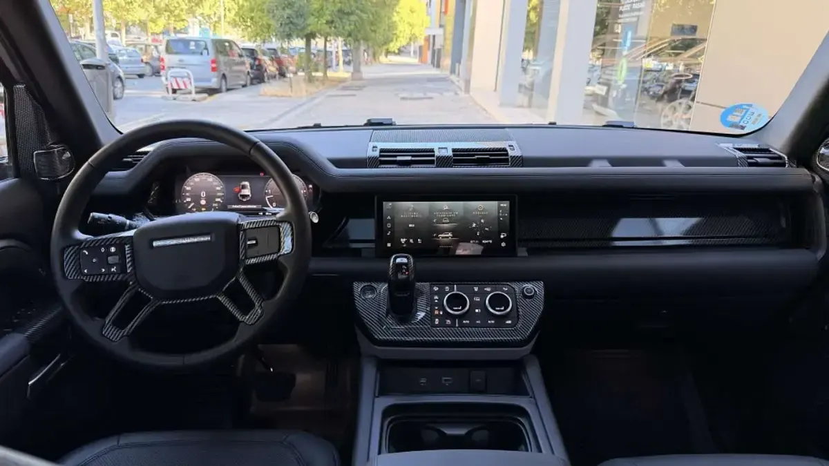Usado Land Rover Defender SE 249 CV (183 kW) 2023 Gris SUV