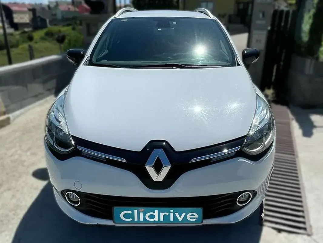Usado Renault Clio LIMITED 90 CV (66 kW) 2015 Blanco Familiar