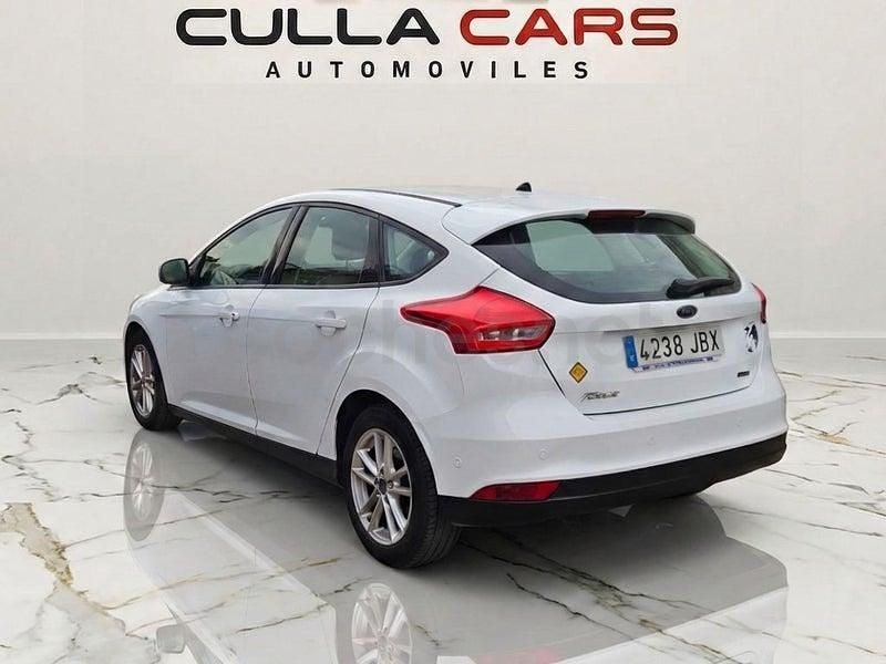 Usado Ford Focus Trend 125 CV (91 kW) 2014 Blanco Berlina