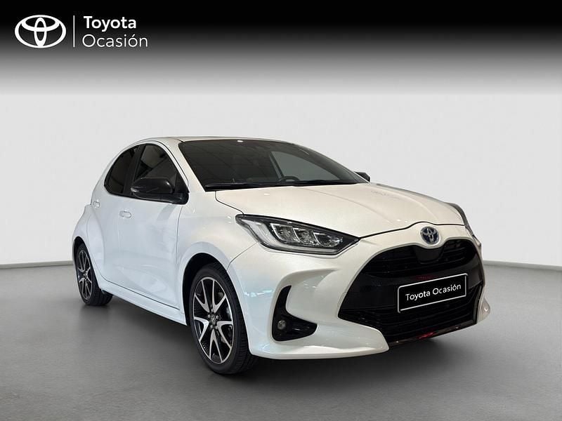 Usado Toyota Yaris Style 116 CV (85 kW) 2022 Blanco Utilitario