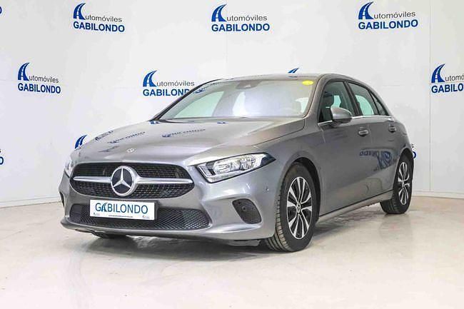 Usado Mercedes A180 116 CV (85 kW) 2020 Gris Utilitario