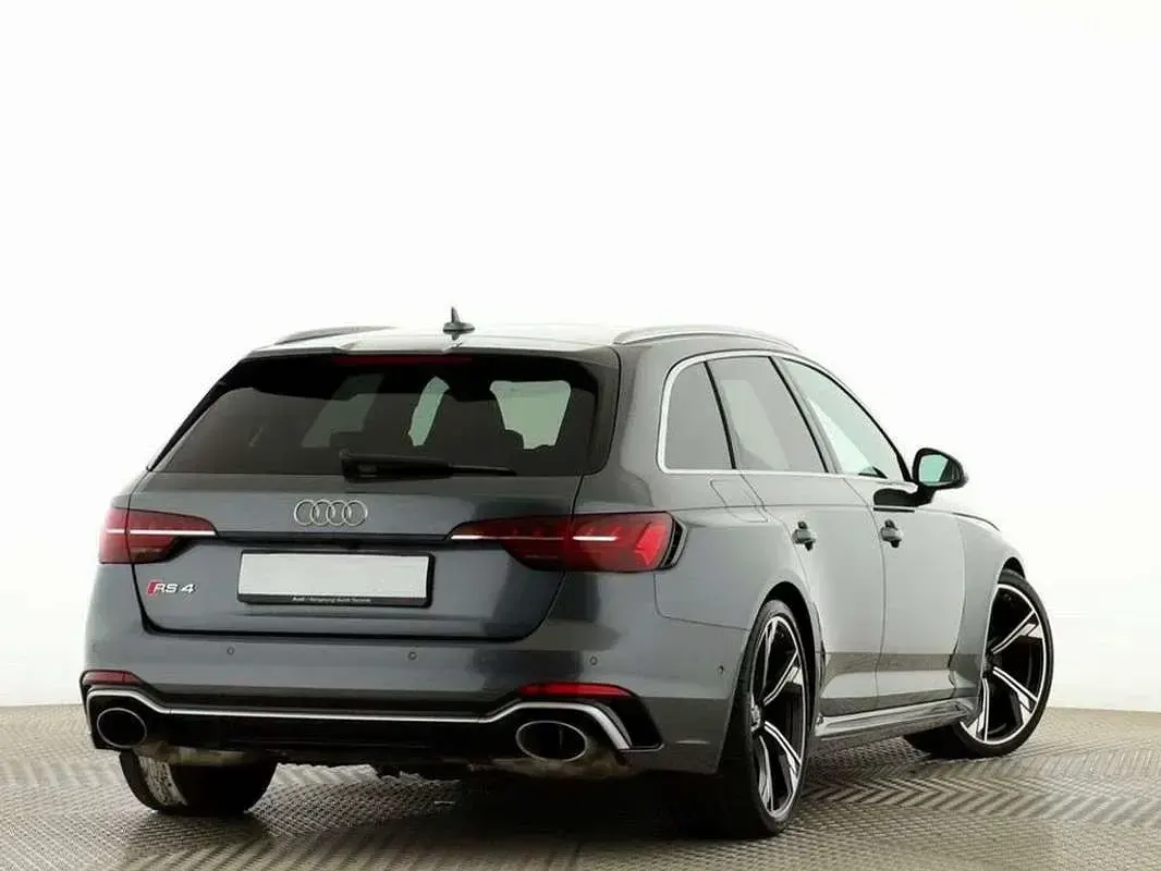 Usado Audi RS4 449 CV (330 kW) 2020 Gris Familiar