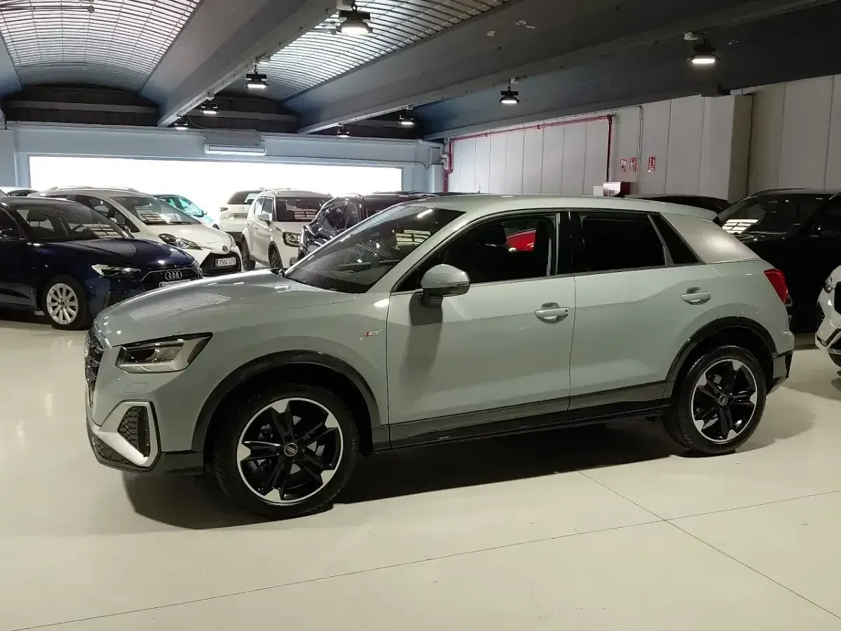 Usado Audi Q2 S-Line 150 CV (110 kW) 2025 Gris SUV