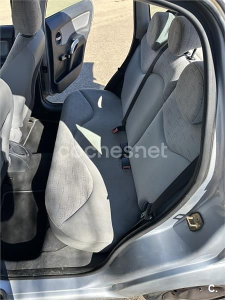 Usado Citroën C3 61 CV (44 kW) 2003 Gris / plata Berlina