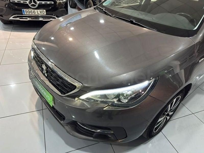 Usado Peugeot 308 Style 130 CV (95 kW) 2021 Gris / plata Berlina