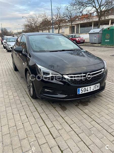 Usado Opel Astra 160 CV (117 kW) 2017 Negro Berlina