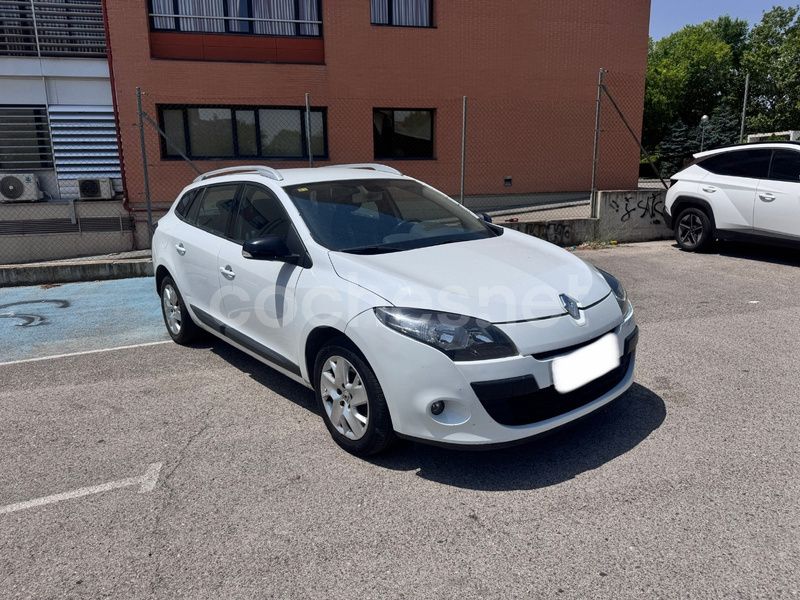 Blanco Usado 2011 Renault Mégane III Dynamique Berlina | 3990 € (Precio justo) - Imagen 1/4