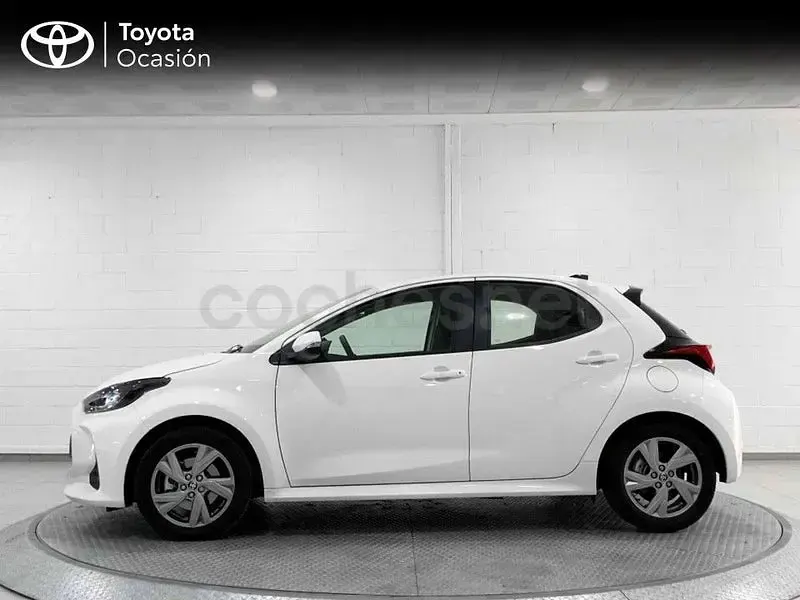 Usado Toyota Yaris Hybrid Active 116 CV (85 kW) 2025 Blanco Berlina