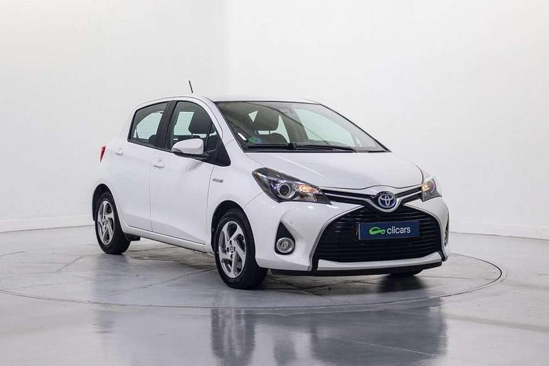 Usado Toyota Yaris Hybrid Active 75 CV (55 kW) 2017 Blanco Berlina