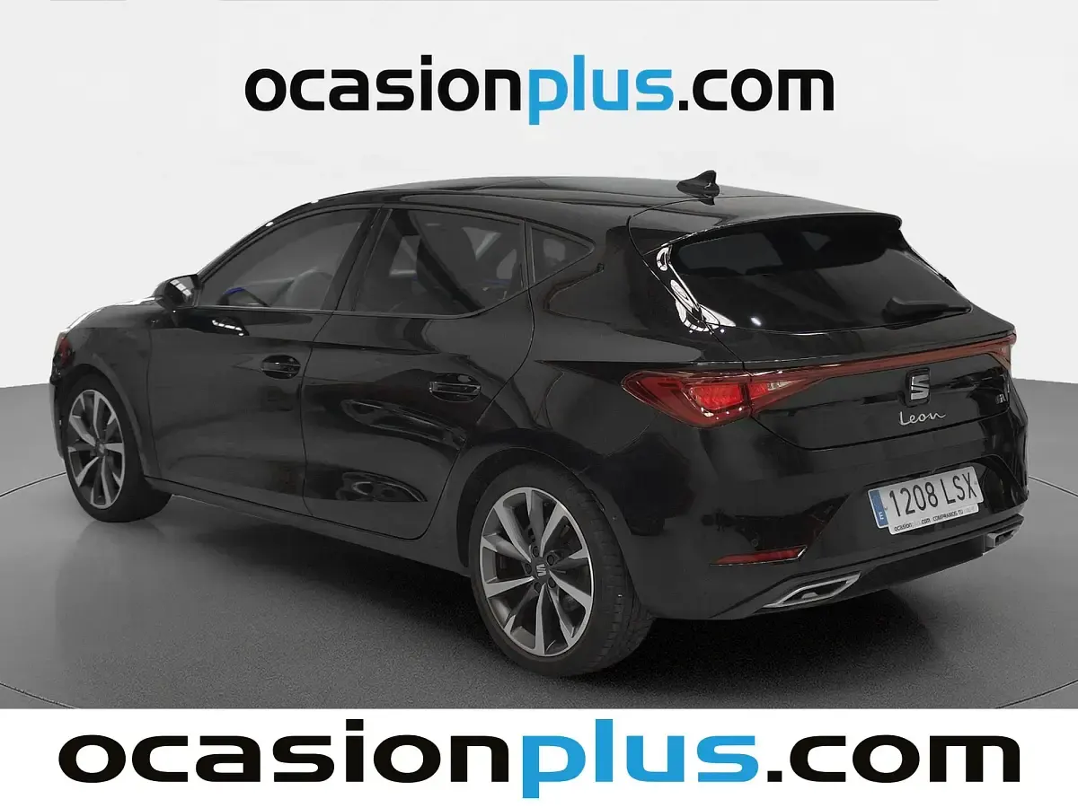 Usado Seat Leon FR 150 CV (110 kW) 2021 Negro Utilitario