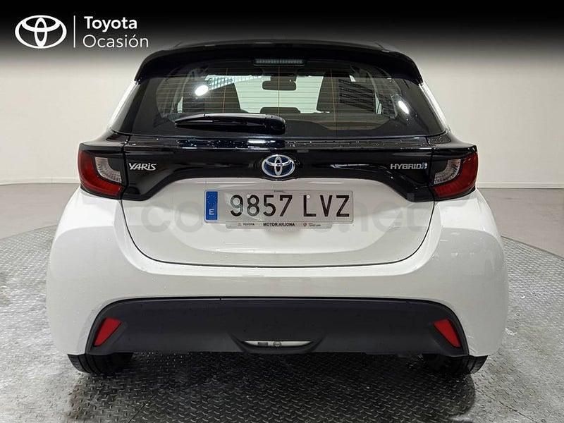 Usado Toyota Yaris Hybrid Business Edition 116 CV (85 kW) 2022 Blanco Berlina