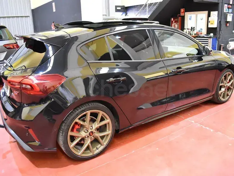 Usado Ford Focus ST 280 CV (205 kW) 2022 Negro Berlina