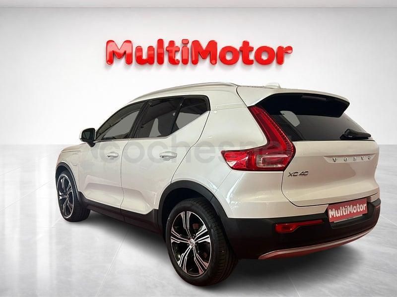 Begagnad Volvo XC40 Core 211 HK (155 kW) 2021 Vit SUV