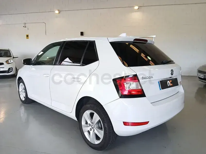 Usado Skoda Fabia Ambition 75 CV (55 kW) 2019 Blanco Familiar