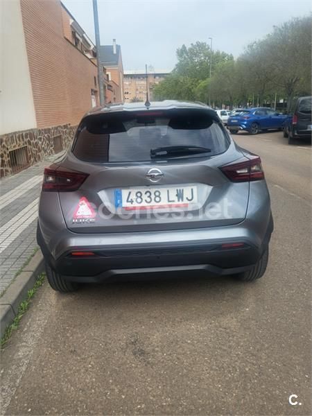 Usado Nissan Juke Acenta 114 CV (83 kW) 2022 Gris / plata SUV