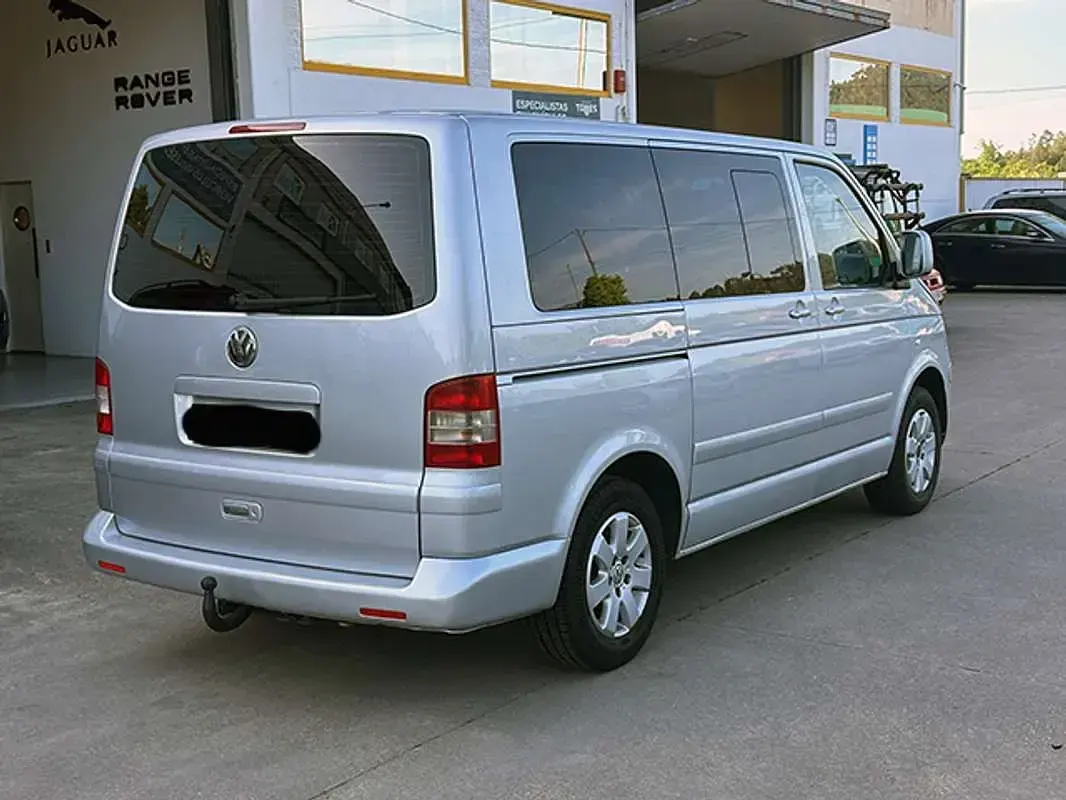 Usado VW Multivan Highline 174 CV (127 kW) 2004 Gris Monovolumen