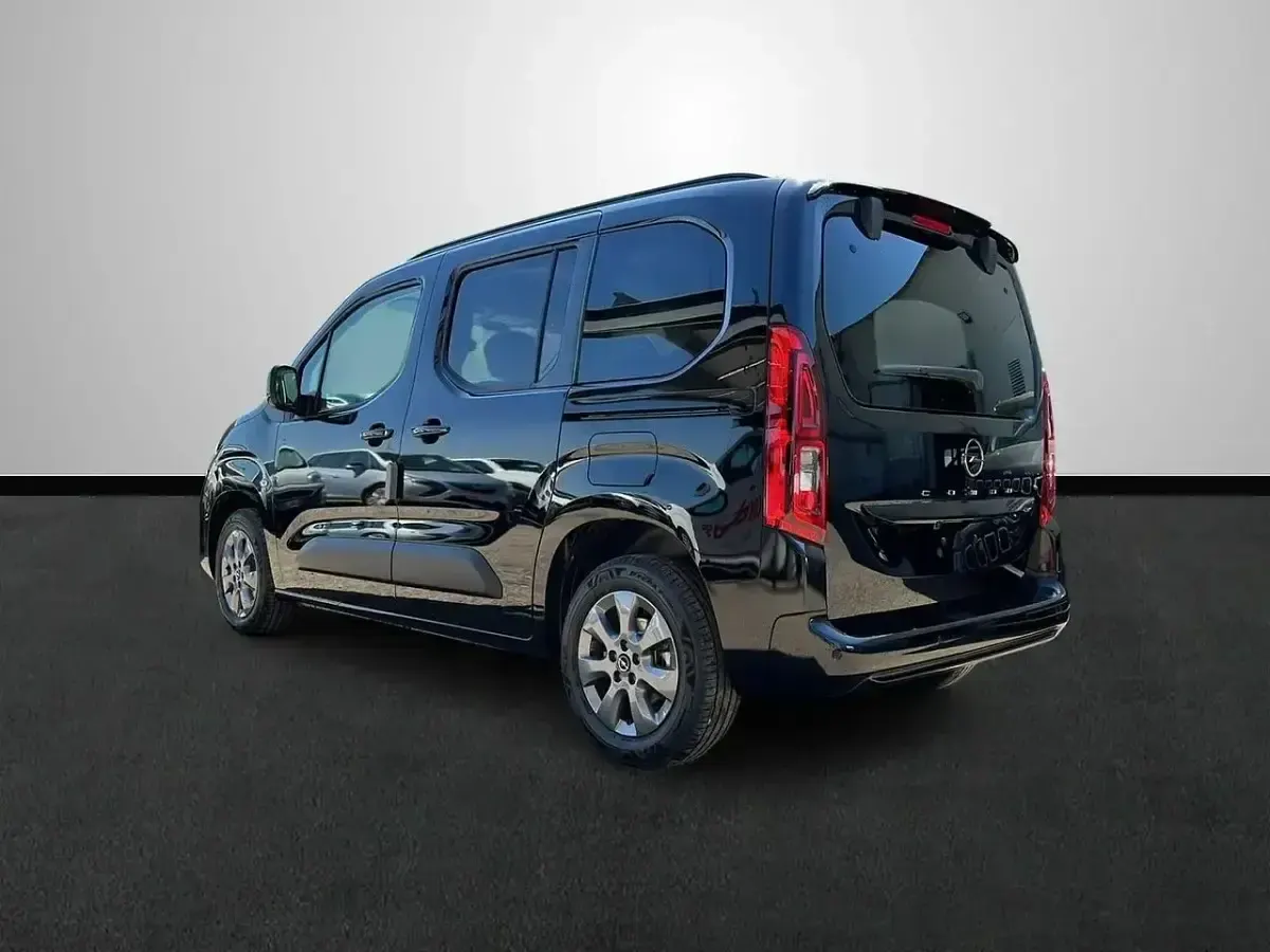 Usado Opel Combo S 100 CV (73 kW) 2024 Negro Monovolumen