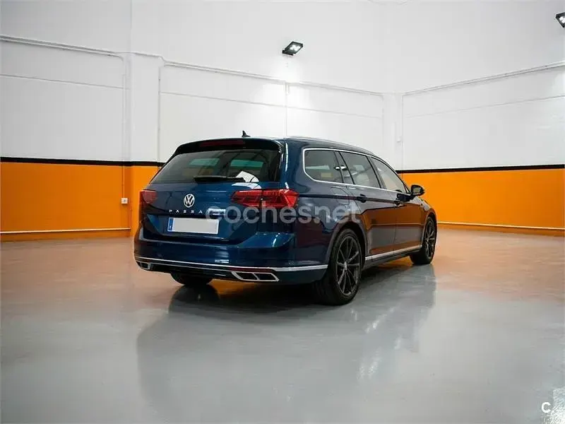 Usado VW Passat R-line 150 CV (110 kW) 2020 Azul Familiar