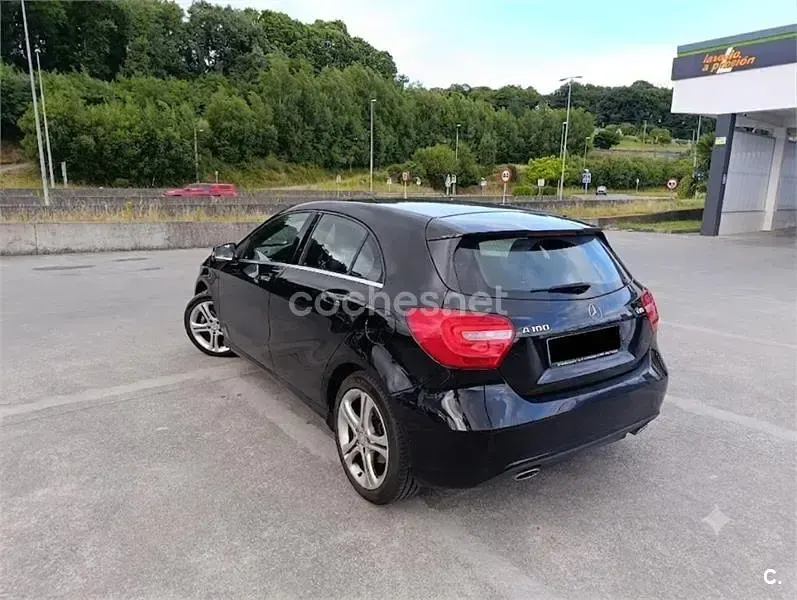 Usado Mercedes A180 Urban 109 CV (80 kW) 2014 Negro Berlina