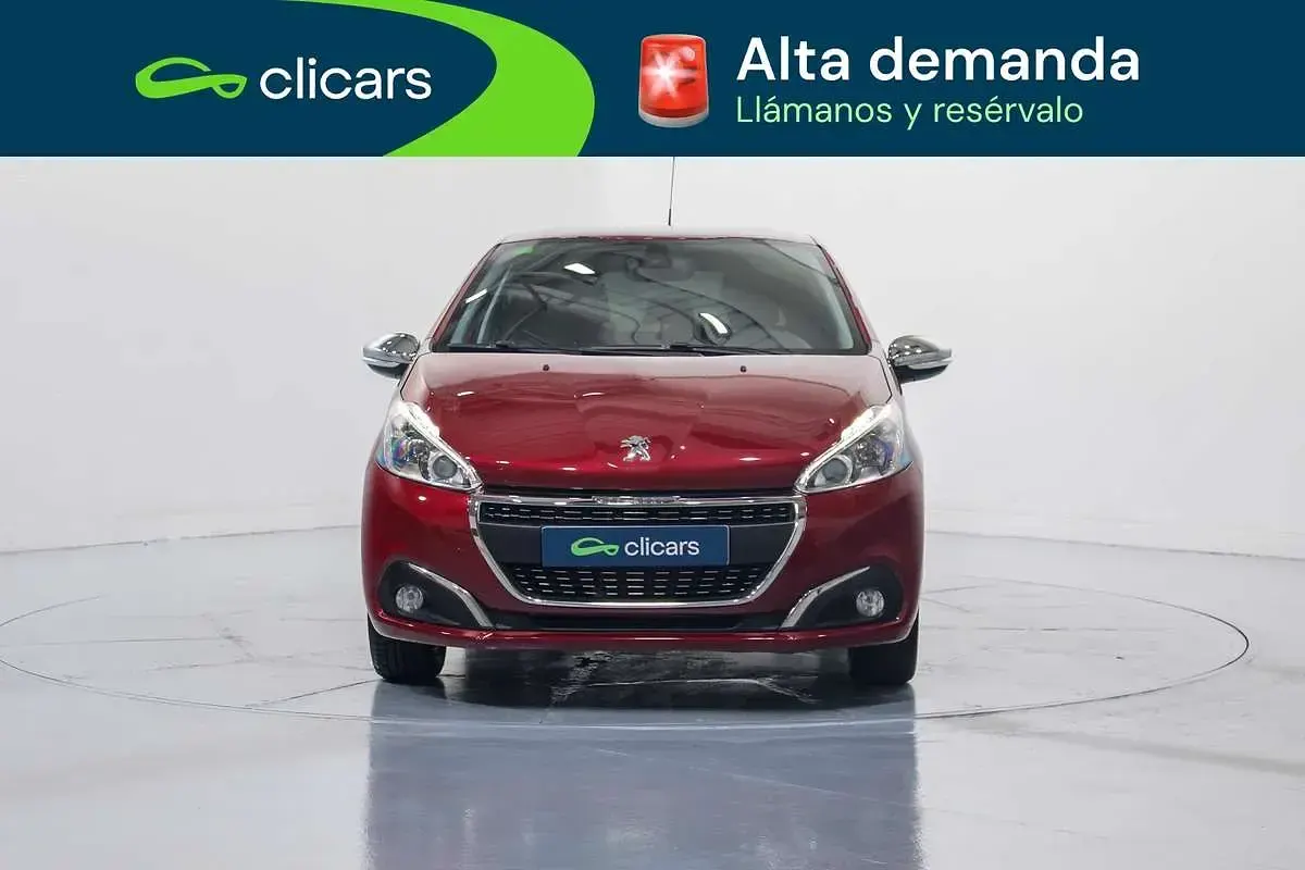 Usado Peugeot 208 Allure 82 CV (60 kW) 2018 Rojo Utilitario