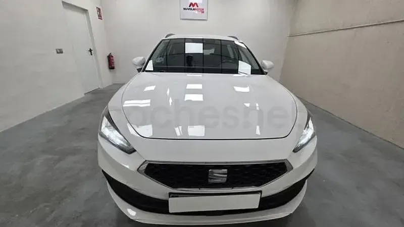 Usado Seat Leon Style 150 CV (110 kW) 2022 Blanco Berlina