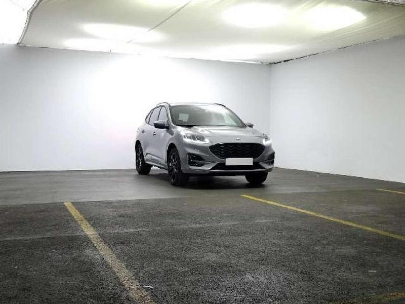 Usado Ford Kuga ST-Line X 227 CV (166 kW) 2023 Gris SUV