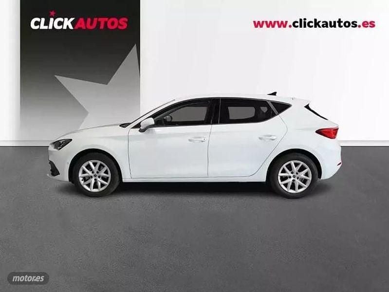 Usado Seat Leon Style 150 CV (110 kW) 2025 Blanco Berlina