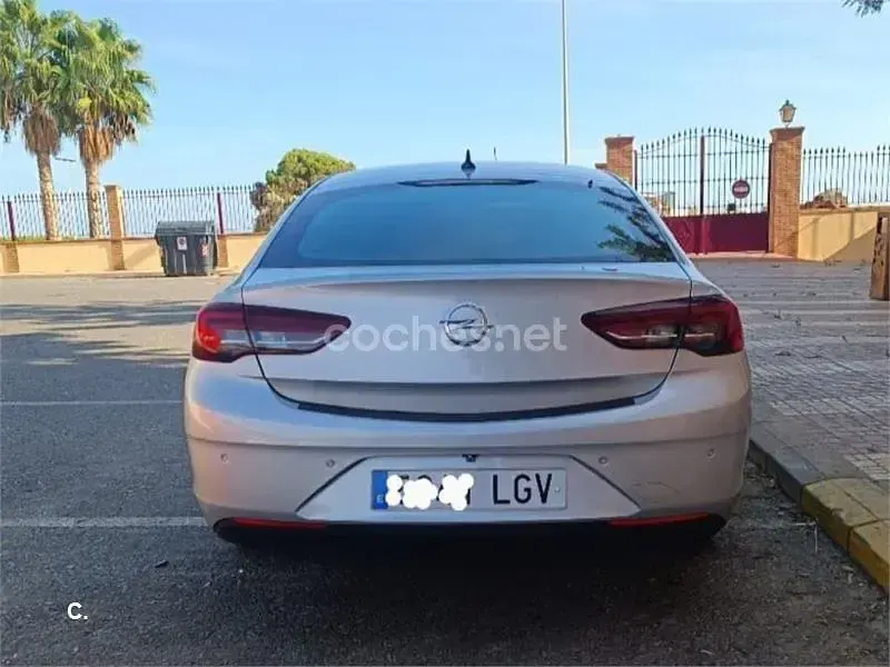 Usado Opel Insignia Selective 136 CV (100 kW) 2020 Blanco Berlina