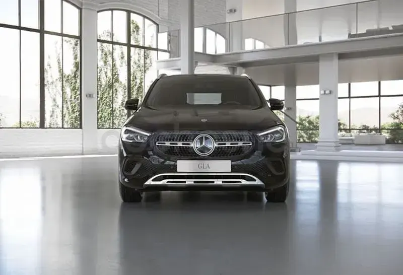 Usado Mercedes GLA180 Progressive 136 CV (100 kW) 2022 Nachtschwarz  unilack SUV