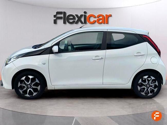 Usado Toyota Aygo x-style 72 CV (52 kW) 2020 Blanco Utilitario