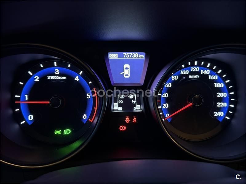 Usado Hyundai i30 110 CV (80 kW) 2016 Gris / plata Berlina