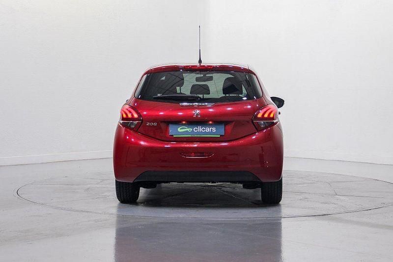 Usado Peugeot 208 Style 82 CV (60 kW) 2017 Rojo Utilitario