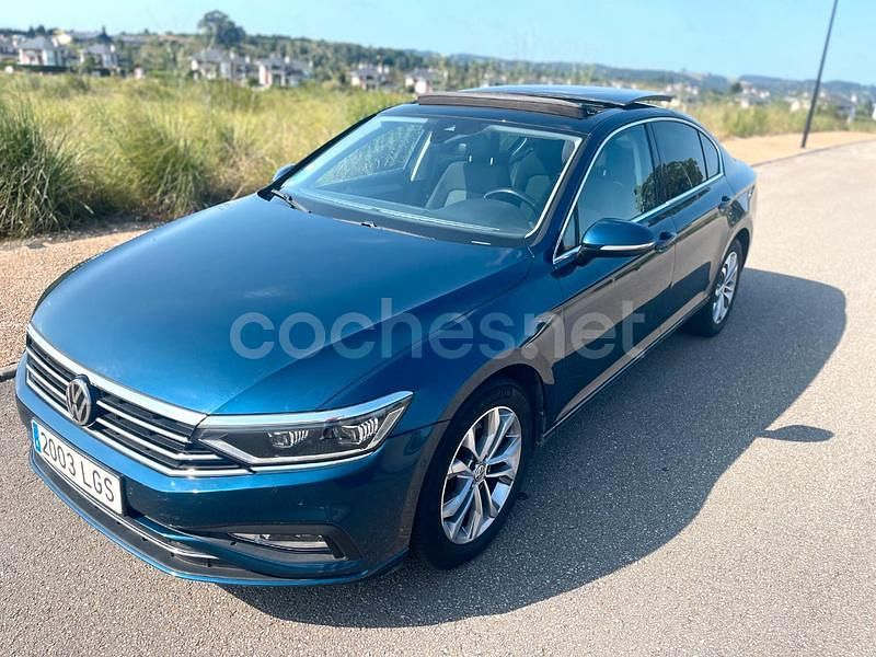 Azul Usado 2021 VW Passat Executive Berlina | 16.990 € (Precio justo) - Imagen 1/4
