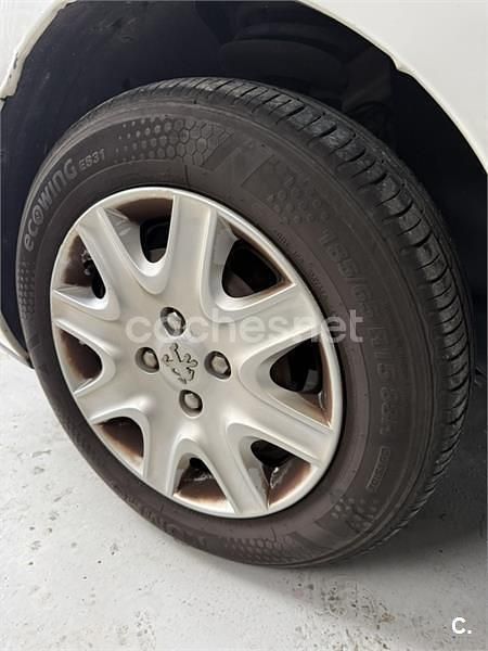 Usado Peugeot 207 70 CV (51 kW) 2010 Blanco Berlina