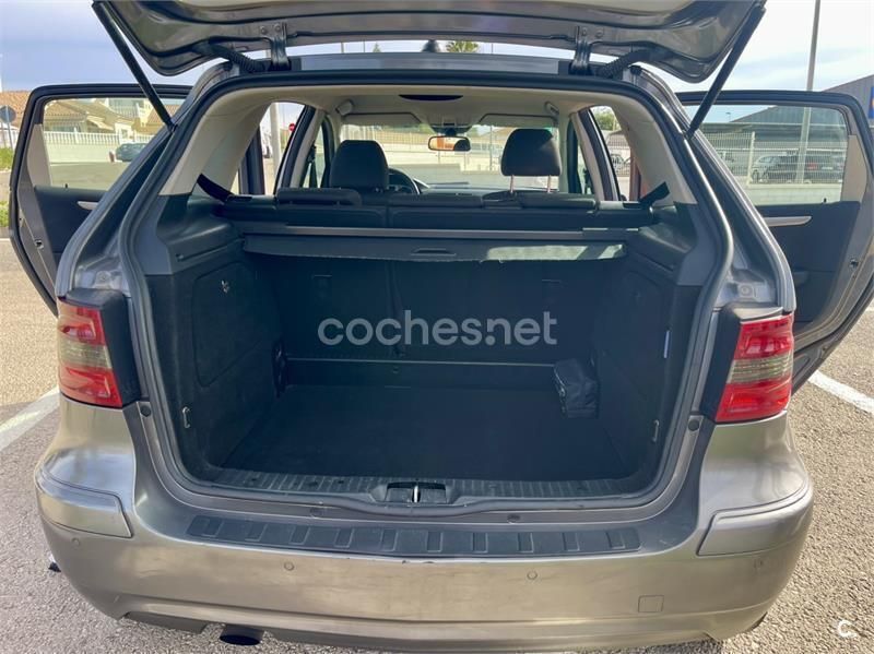 Usado Mercedes B180 Sport Edition 109 CV (80 kW) 2009 Gris / plata Monovolumen