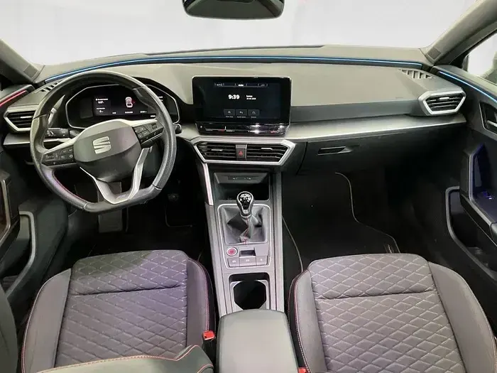 Usado Seat Leon FR 130 CV (95 kW) 2023 Negro