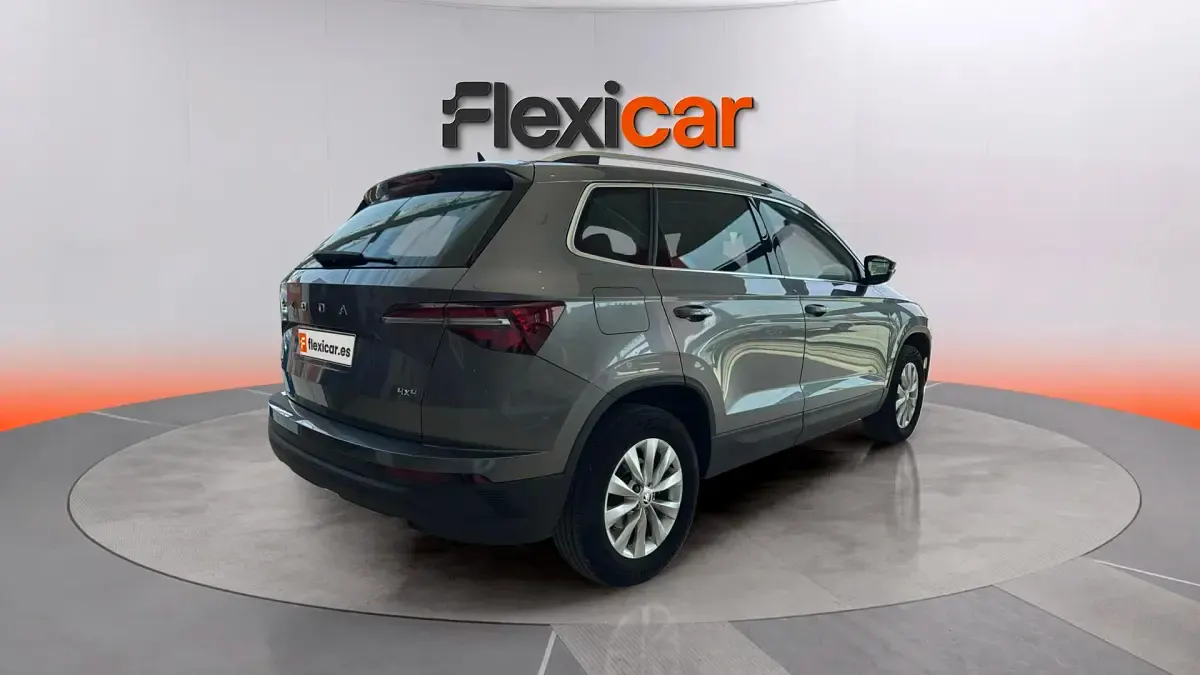 Usado Skoda Karoq Selection 150 CV (110 kW) 2024 Gris SUV
